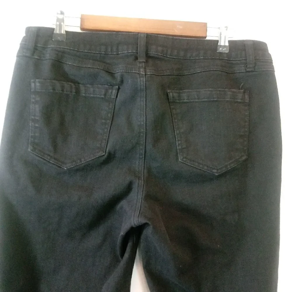 Signature Studio black distressed Jeans with cuffs